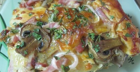 Домашняя пицца с грибами