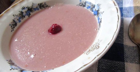 Детская овсяная каша на воде с малиновым наполнителем