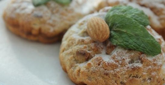 Пирожные с миндалем