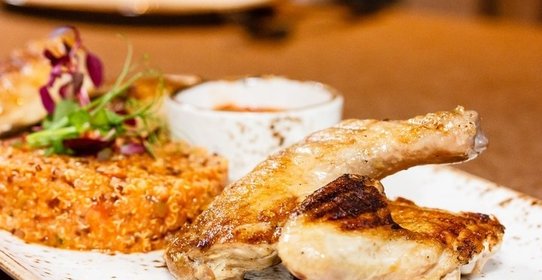 Цыпленок с киноа и овощами