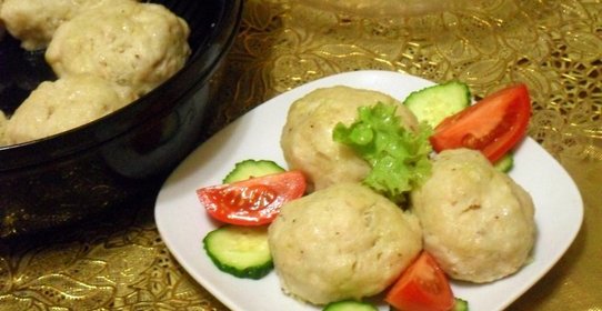 Паровые тефтели из курицы с пекинской капустой