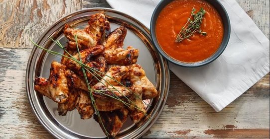 Куриные крылышки в соусе барбекю с дымком