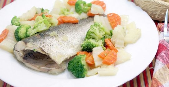 Толстолобик тушеный с овощами