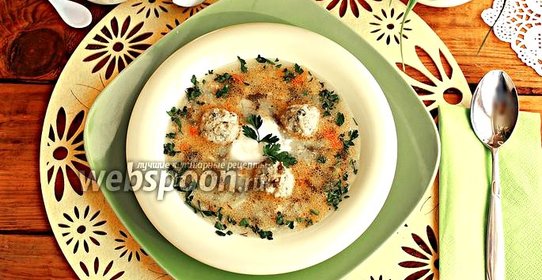 Зелёный борщ с фрикадельками