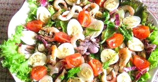 Салат-коктейль из морепродуктов