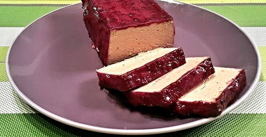 Пате из индюшиной печени в брусничной глазури