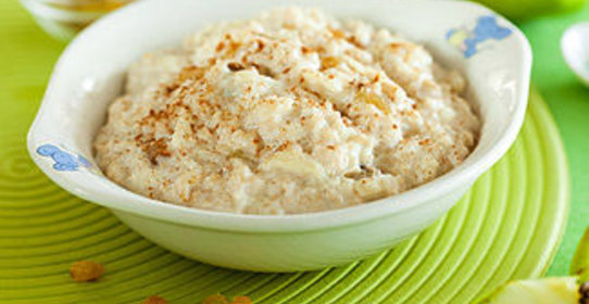 Овсяная каша с яблоком, изюмом и корицей в мультиварке