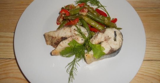 Скумбрия на пару с овощами и сыром