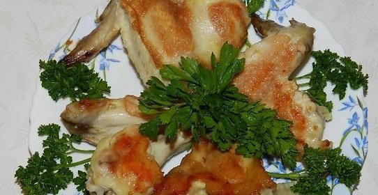 Куриные крылышки в кляре на сковороде