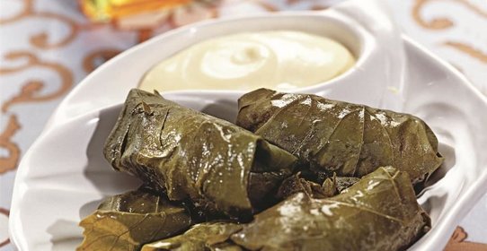 Баранина в виноградных листьях
