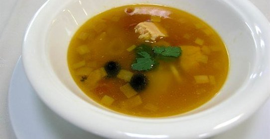 Рыбный суп с лососем, дорадой и кальмарами