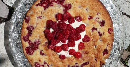 Пирог с малиной