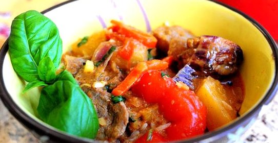 Утка по-тайски с карри и овощами