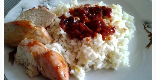 Курица в клюквенном соусе с рисом на гарнир