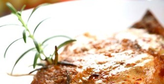 Курица с виноградом и тархуном в белом вине