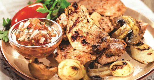 Свиные отбивные с томатным дипом