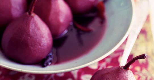 Пряные груши в сиропе из красного вина