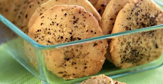 Печенье с пармезаном и травами
