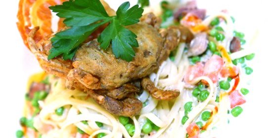 Спагетти с горошком и ракушками