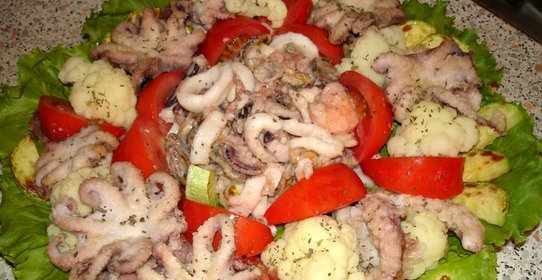 Морепродукты с овощами