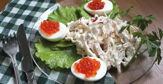Салат кальмары крабовые палочки