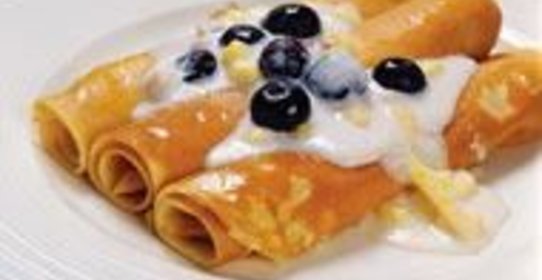 Блины с манной кашей и фруктами