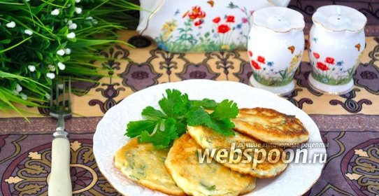 Оладьи из брынзы с зеленью и сметаной