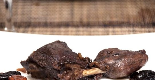 Утка, тушеная в вине