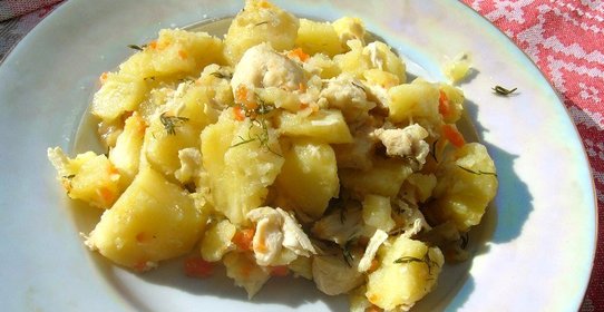 Картофель тушеный с курицей