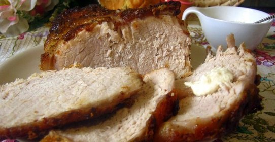 Запеченный свиной карбонад с горчицей и пряностями