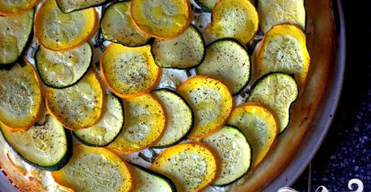 Пицца с цуккини и козьим сыром