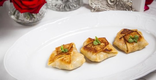 Блинчики с дичью и брусникой