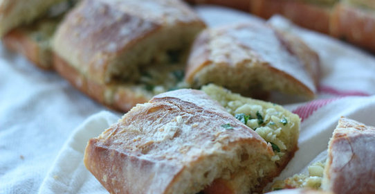 Самый вкусный чесночный хлеб