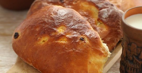 Французский хлеб на красном вине с орехами и изюмом в хлебопечке