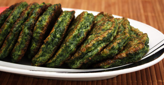 Зеленые оладьи из шпината и брокколи