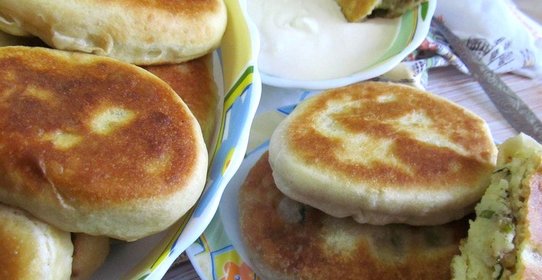 Жаренные пирожки с картофелем и жаренным луком
