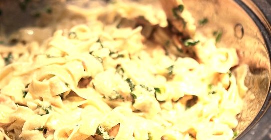 Паста с семгой и шпинатом в сливках