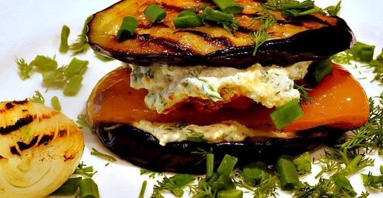 Слоеное овощное пирожное