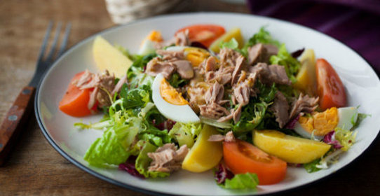 Салат с тунцом