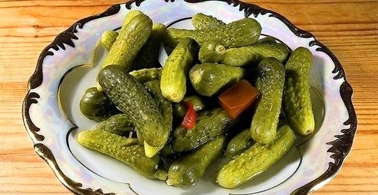 Огурцы под закатку