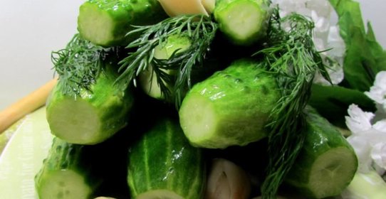 Малосольные огурчики в минеральной воде