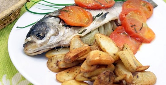 Толстолобик с томатами