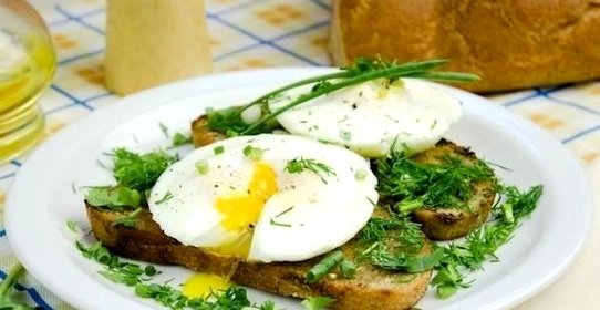 Яйца-пашот с тостами
