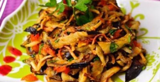 Салат из жареных баклажанов с картофелем