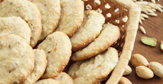 Творожно-овсяное печенье с фисташками