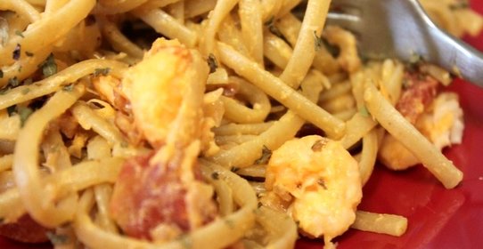 Паста с беконом и креветками