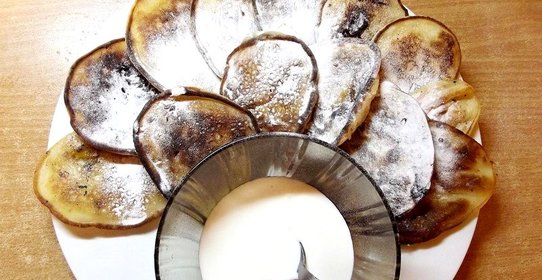 Оладьи со сливой