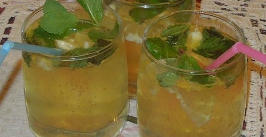 Холодный лимонный пунш с шампанским