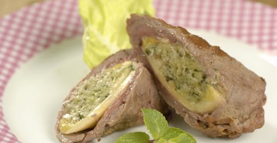 Рулеты из говядины с ананасами