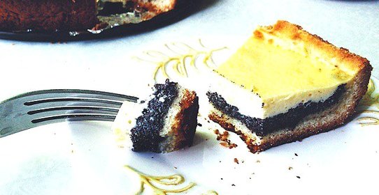 Пирог из песочного теста с сметанно-маковой начинкой